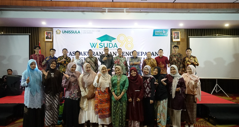 S1 Akuntansi UNISSULA Lepas Wisudawan dengan Pesan Menjaga Almamater dan Melanjutkan Studi